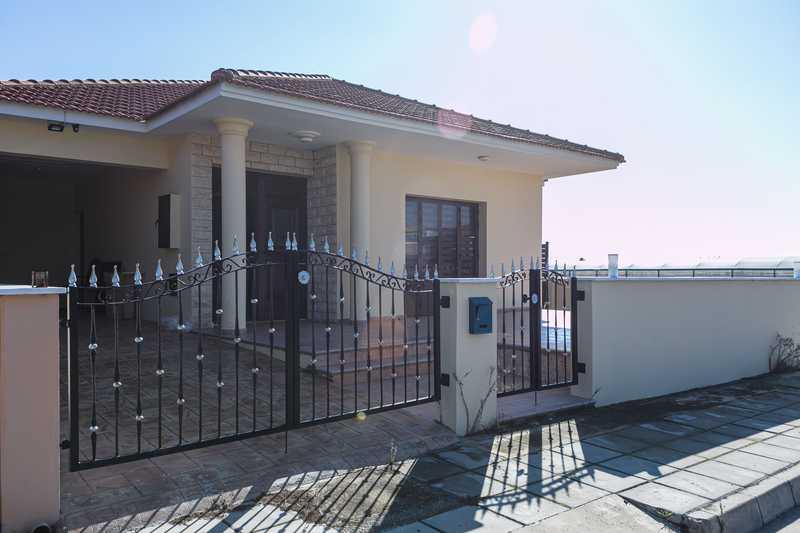 3-bedroom semi-detached for sale: https://www.bazaraki.com/adv/5795802_3-bedroom-semi-detached-for-sale (www.bazaraki.com)