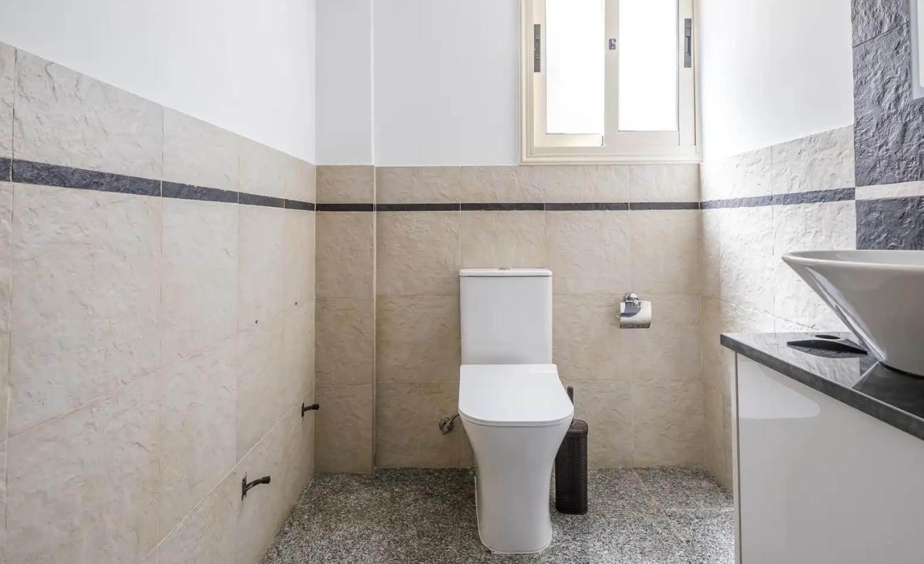 4-bedroom villa in Limassol №153448: https://dom.com.cy/en/catalog/rent/153448/ (dom.com.cy)