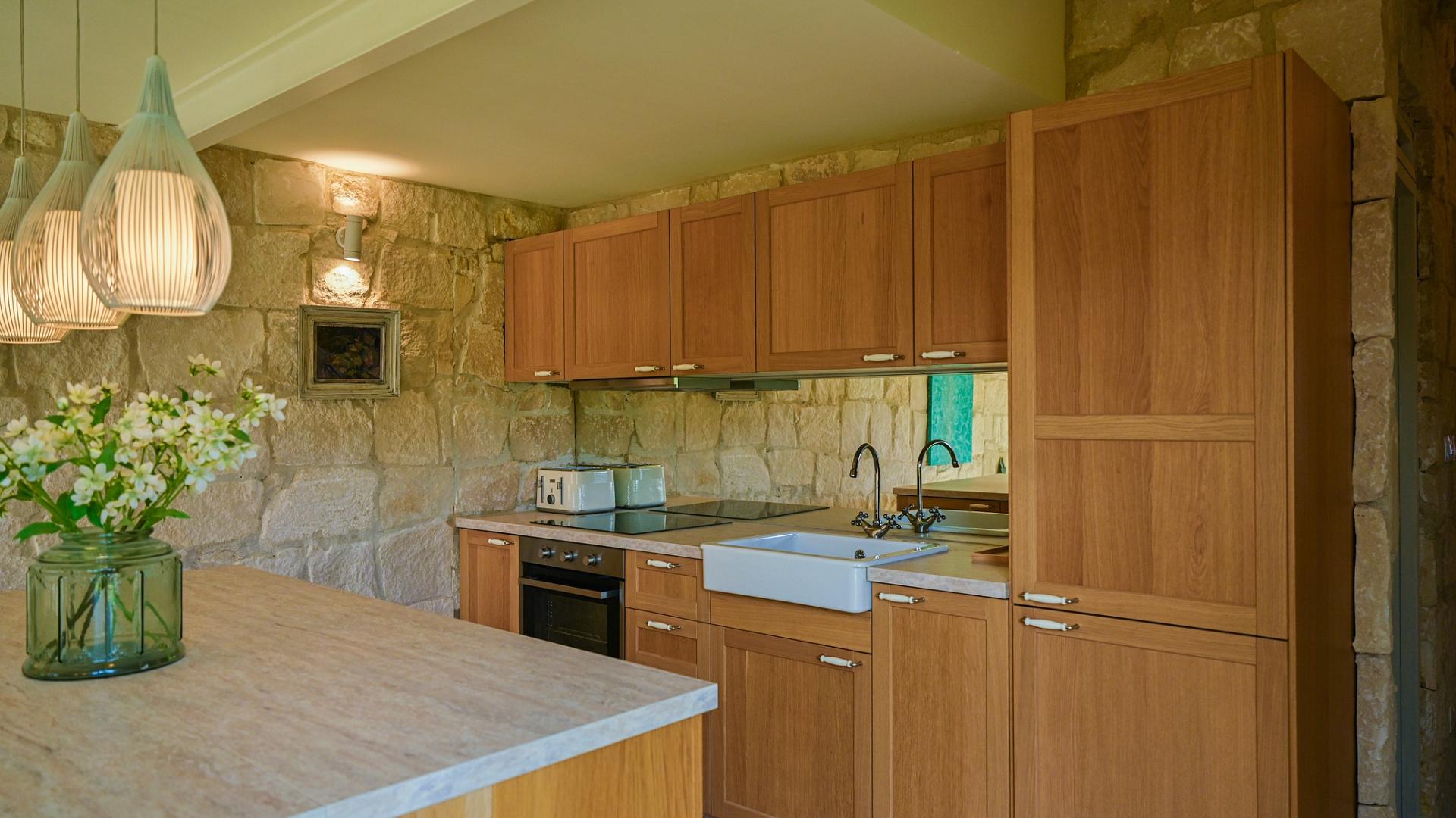 6-bedroom villa in Larnaca № 153177: https://dom.com.cy/en/catalog/sale/153177/ (dom.com.cy)