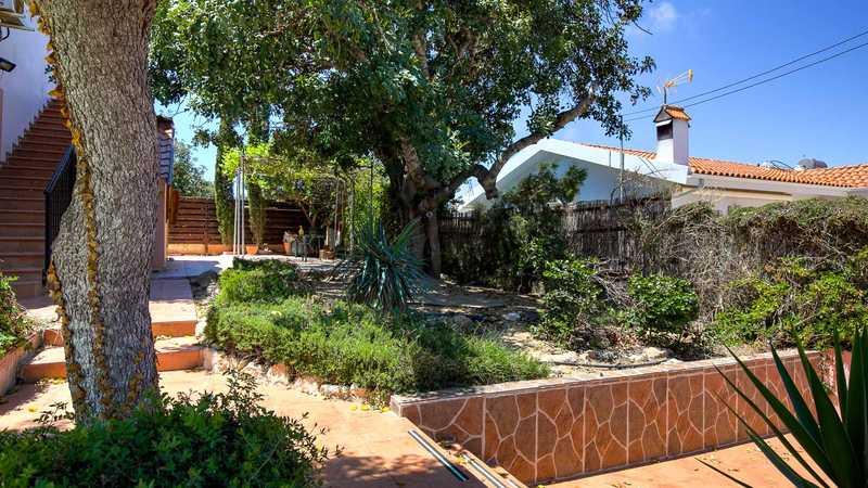 2-bedroom detached house for sale: https://www.bazaraki.com/adv/5796926_2-bedroom-detached-house-for-sale (www.bazaraki.com)