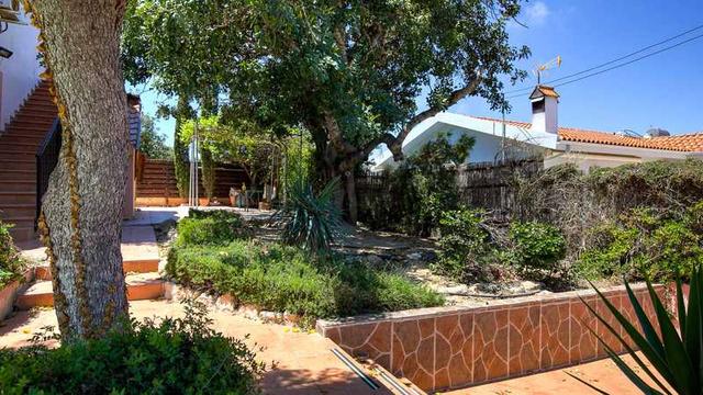 2-bedroom detached house for sale: https://www.bazaraki.com/adv/5796926_2-bedroom-detached-house-for-sale (www.bazaraki.com)