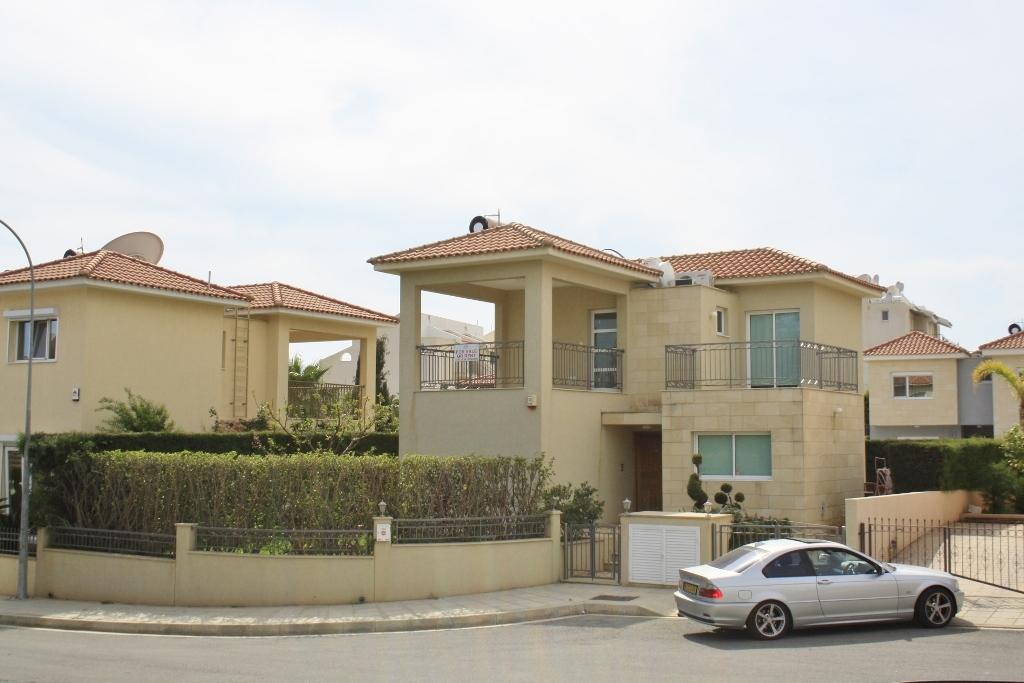 4-bedroom house in Limassol №152628: https://dom.com.cy/en/catalog/rent/152628/ (dom.com.cy)