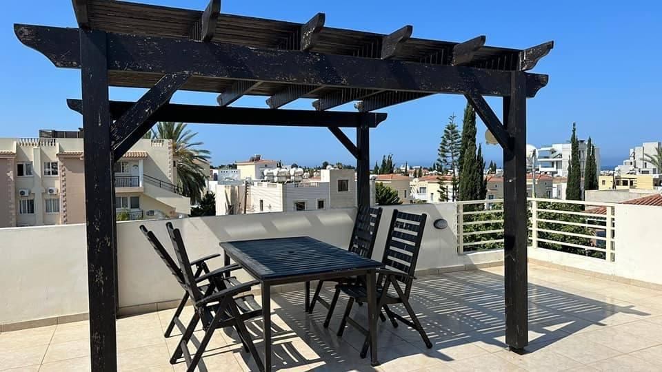2-Bedroom Apartment in Universal with Roof Terrace!: https://www.facebook.com/marketplace/item/1186381653231128 (www.facebook.com)