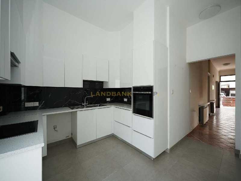 4-bedroom semi-detached for sale: https://www.bazaraki.com/adv/5786342_4-bedroom-semi-detached-for-sale (www.bazaraki.com)