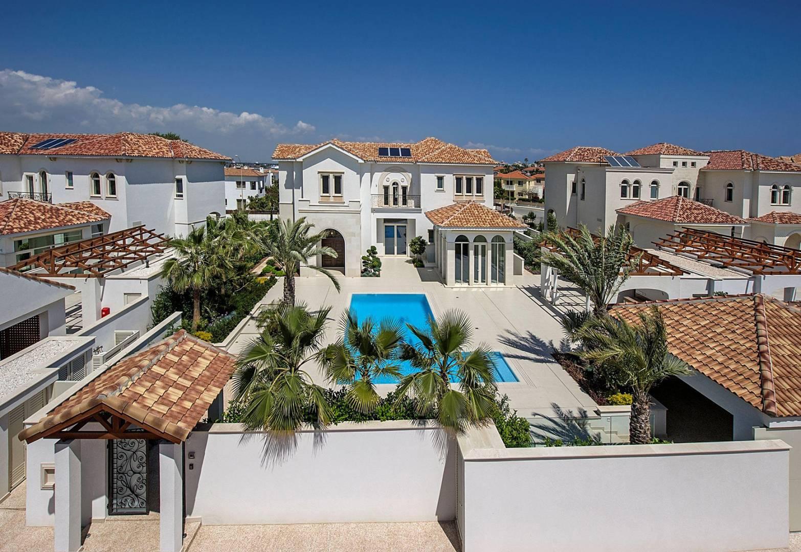 New 5-bedroom villa in Larnaca № 153399: https://dom.com.cy/en/catalog/sale/153399/ (dom.com.cy)