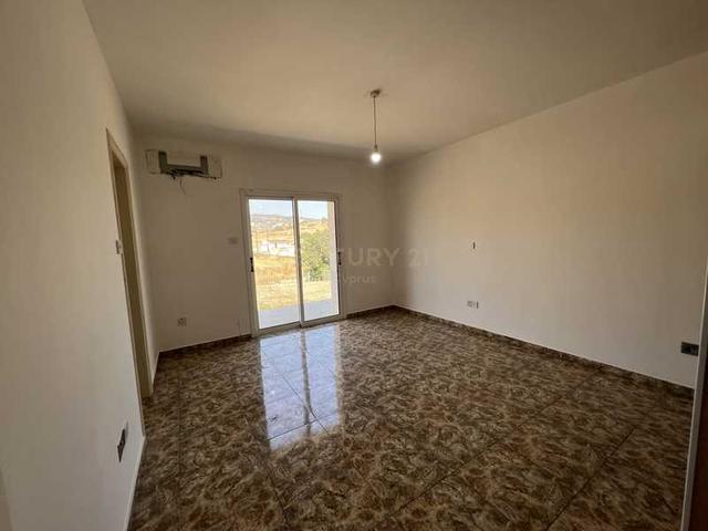 Bungalow in monagroulli, 170 sq.m.: https://www.bazaraki.com/adv/5793280_bungalow-in-monagroulli-170-sq-m (www.bazaraki.com)