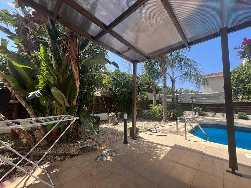 4-bedroom villa to rent: https://www.bazaraki.com/adv/5793414_4-bedroom-villa-to-rent (www.bazaraki.com)