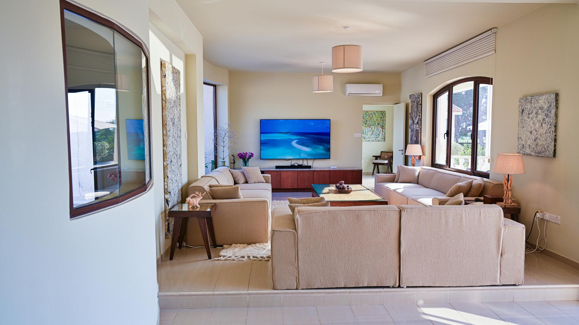 6-bedroom villa in Larnaca № 153177: https://dom.com.cy/en/catalog/sale/153177/ (dom.com.cy)