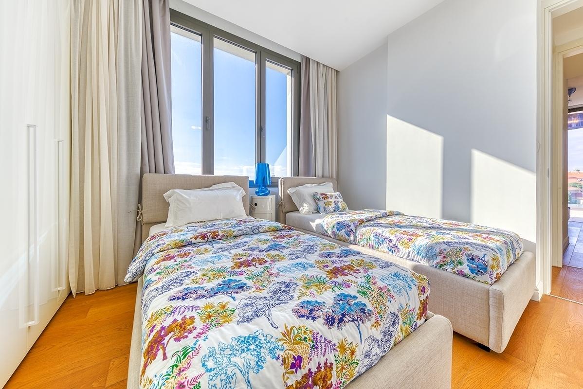 4-bedroom penthouse in Limassol №150196: https://dom.com.cy/en/catalog/rent/150196/ (dom.com.cy)