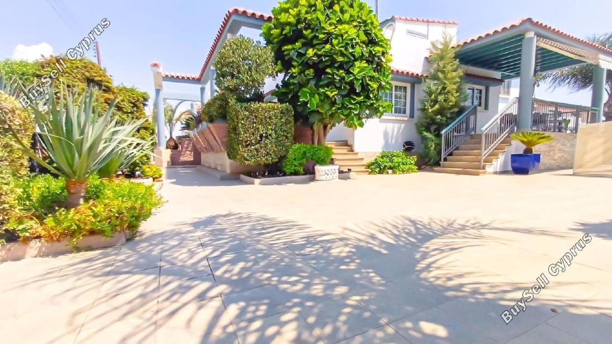 5 Bedroom Detached house for sale in Livadia Larnacas, Larnaca: https://www.buysellcyprus.com/property-for-sale/larnaca/livadia-larnacas/5-bed-detached-house-for-sale-livadia-larnacas-larnaca-1795539.html (www.buysellcyprus.com)