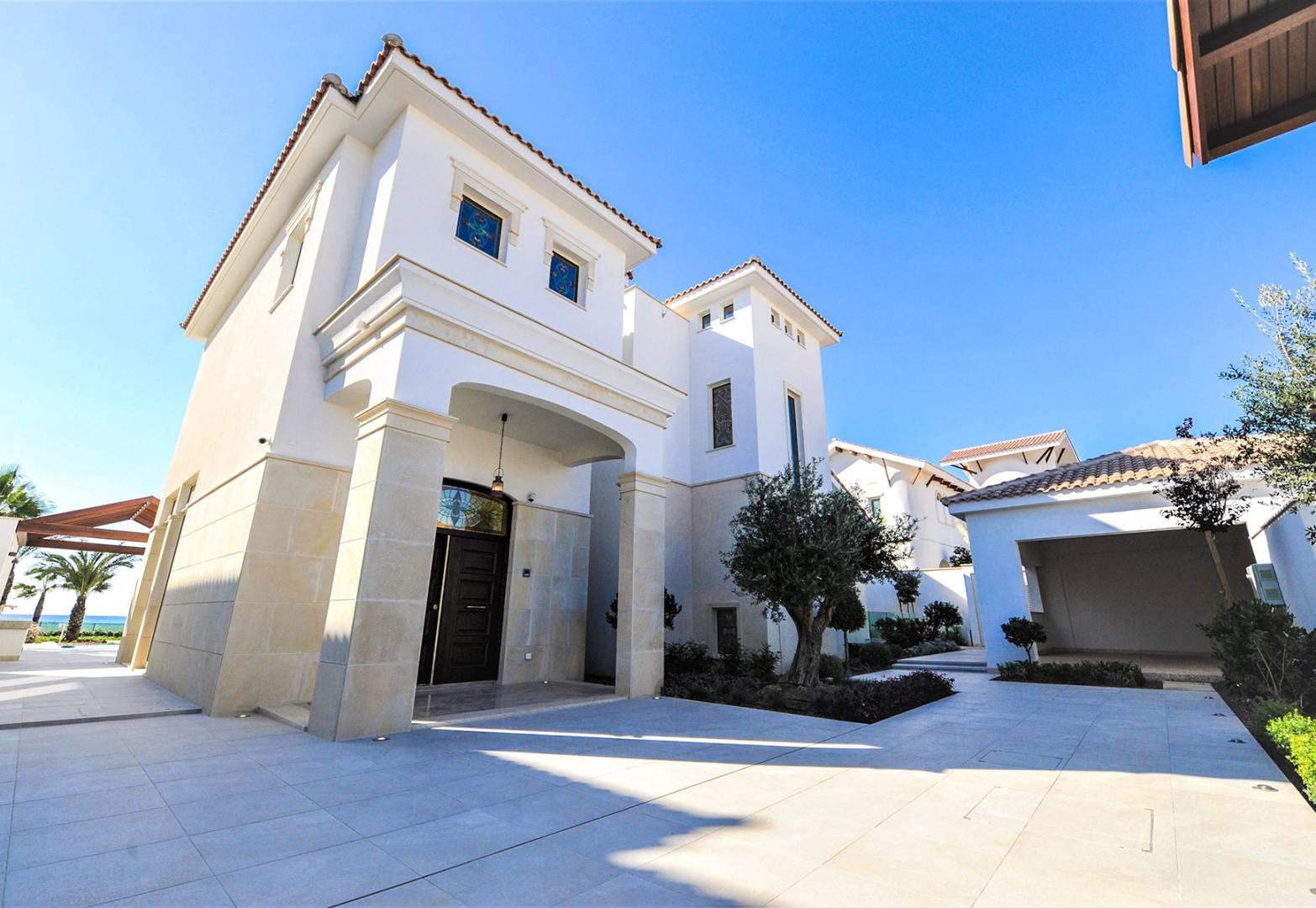 New 5-bedroom villa in Larnaca № 153380: https://dom.com.cy/en/catalog/sale/153380/ (dom.com.cy)