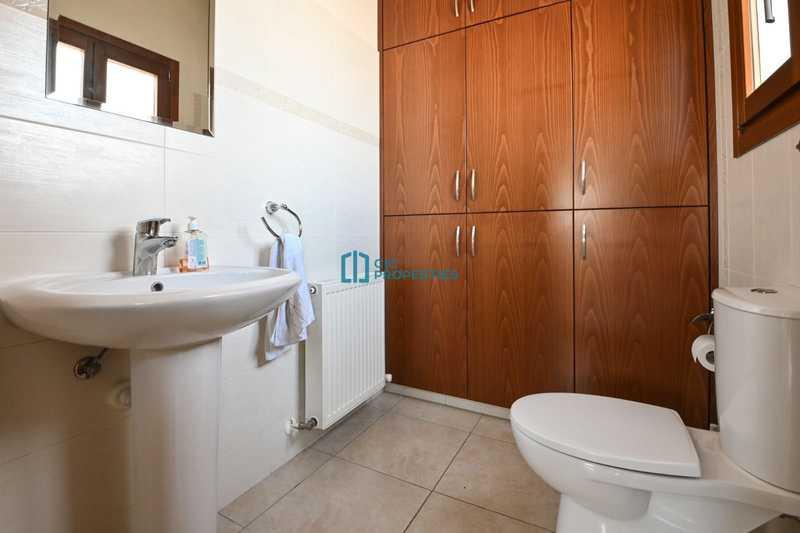 5-bedroom detached house for sale: https://www.bazaraki.com/adv/5788722_5-bedroom-detached-house-for-sale (www.bazaraki.com)