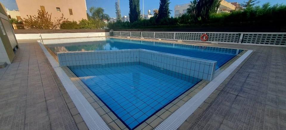 2 Bedroom Townhouse: https://www.facebook.com/marketplace/item/710733154945403 (www.facebook.com)
