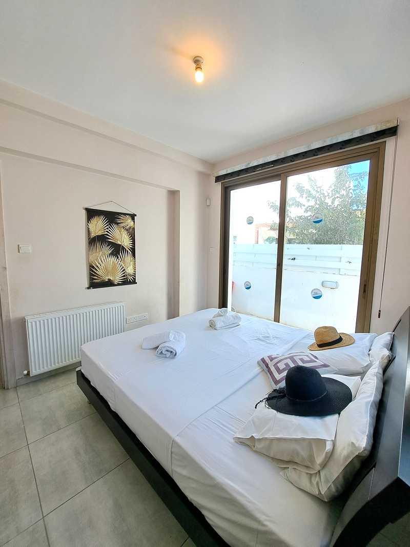 Luxury 3 bedroom villa with a pool: https://www.bazaraki.com/adv/5795930_luxury-3-bedroom-villa-with-a-pool (www.bazaraki.com)