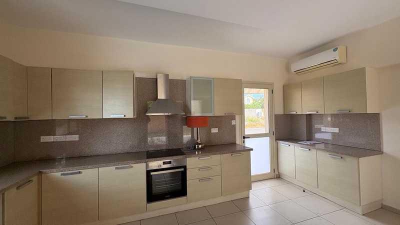4-bedroom villa to rent: https://www.bazaraki.com/adv/5798506_4-bedroom-villa-to-rent (www.bazaraki.com)