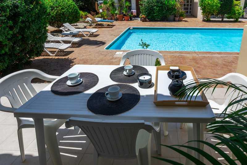 One bed flat in universal: https://www.bazaraki.com/adv/5796411_one-bed-flat-in-universal (www.bazaraki.com)