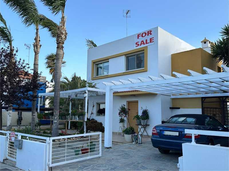 3-bedroom villa for sale: https://www.bazaraki.com/adv/5795699_3-bedroom-villa-for-sale (www.bazaraki.com)