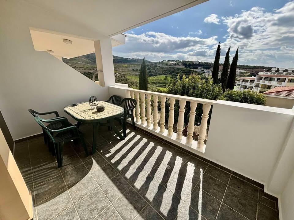 2 beds 2 baths Flat/apartment: https://www.facebook.com/marketplace/item/1377221256656155 (www.facebook.com)