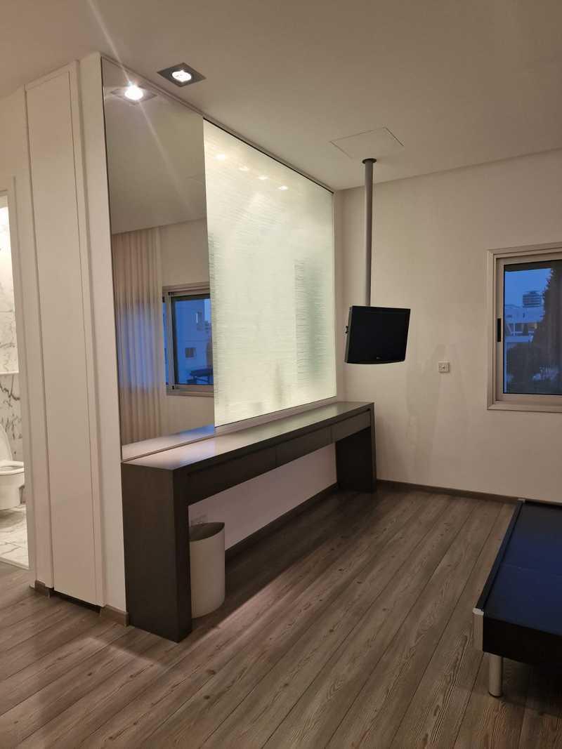 3-bedroom penthouse to rent: https://www.bazaraki.com/adv/5797354_3-bedroom-penthouse-to-rent (www.bazaraki.com)