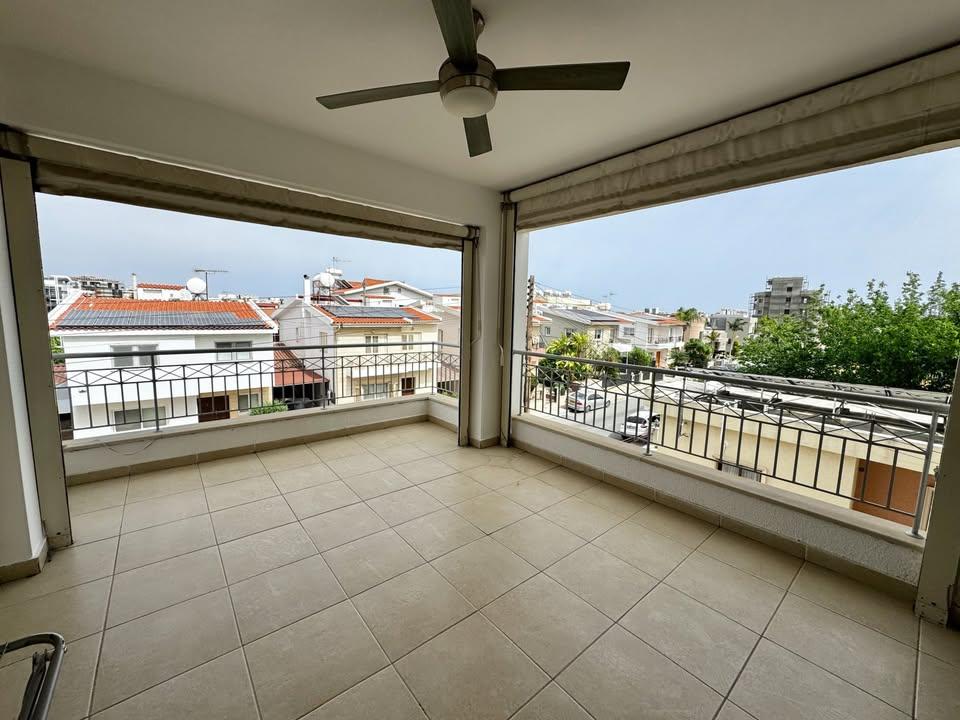 3 beds 2 baths Flat/apartment: https://www.facebook.com/marketplace/item/655215410652429 (www.facebook.com)