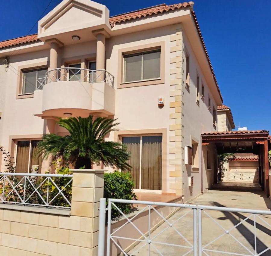 4-bedroom house in Limassol №153459: https://dom.com.cy/en/catalog/rent/153459/ (dom.com.cy)