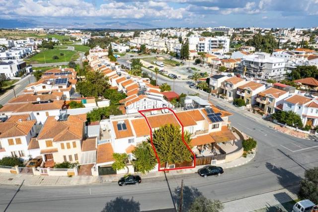 Two storey house in Latsia Nicosia: https://www.offer.com.cy/en/two-storey-house-in-latsia-nicosia/21-811648/ (www.offer.com.cy)