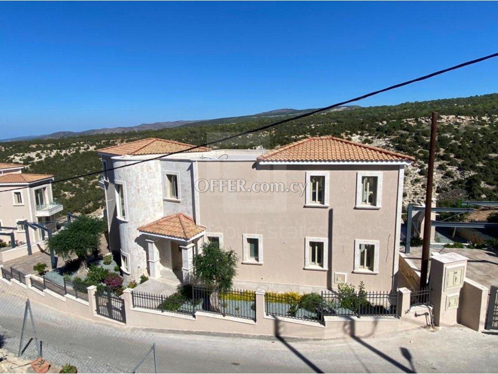 Luxury 5 bedrooms villa in Peyia: https://www.offer.com.cy/en/luxury-5-bedrooms-villa-in-peyia/21-709518/ (www.offer.com.cy)