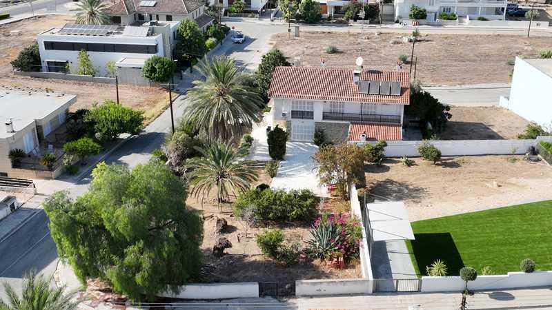 3-bedroom detached house for sale: https://www.bazaraki.com/adv/5766930_3-bedroom-detached-house-for-sale (www.bazaraki.com)