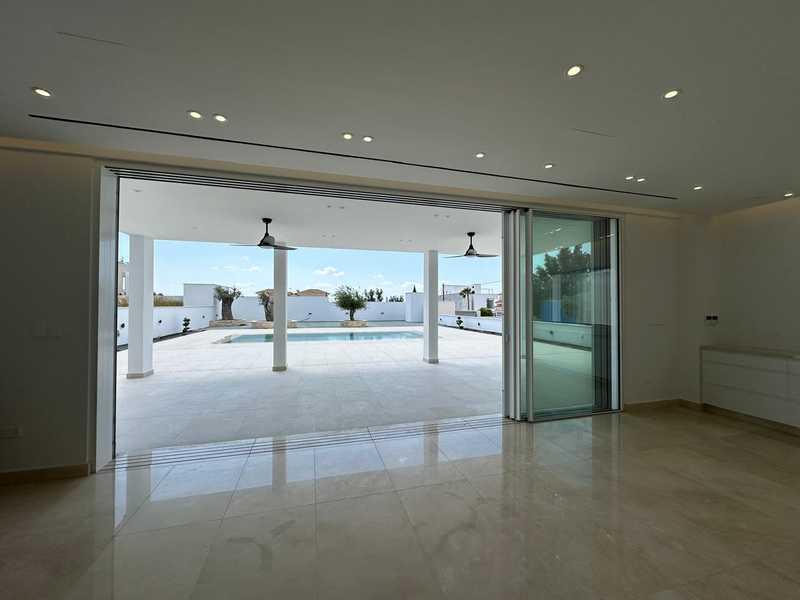  5-bedroom villa to rent: https://www.bazaraki.com/adv/5787190_5-bedroom-villa-to-rent (www.bazaraki.com)