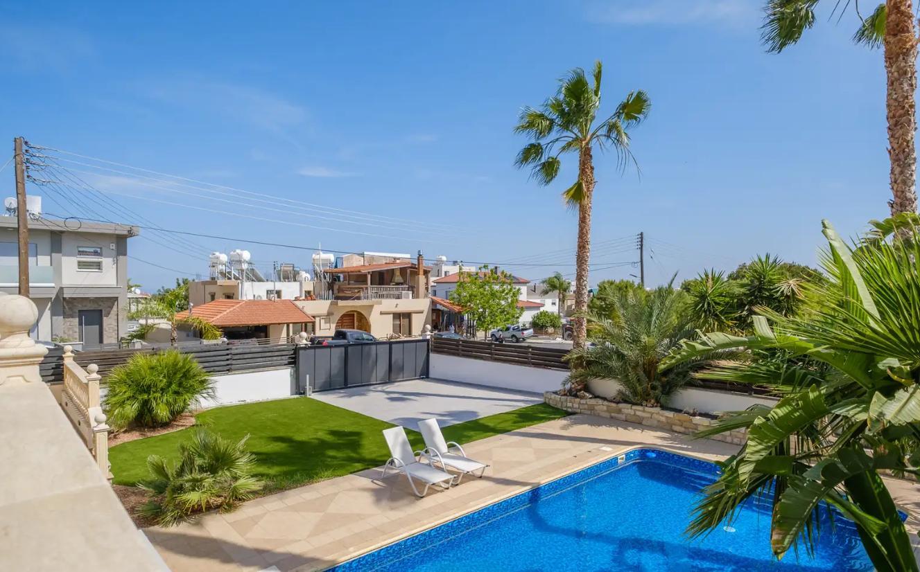 4-bedroom villa in Limassol №153448: https://dom.com.cy/en/catalog/rent/153448/ (dom.com.cy)
