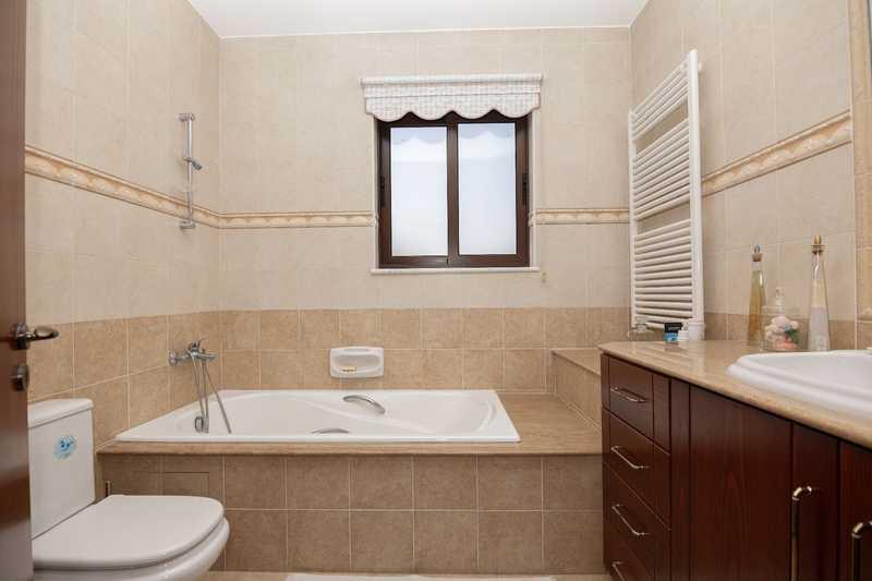 3-bedroom villa to rent: https://www.bazaraki.com/adv/5797191_3-bedroom-villa-to-rent (www.bazaraki.com)
