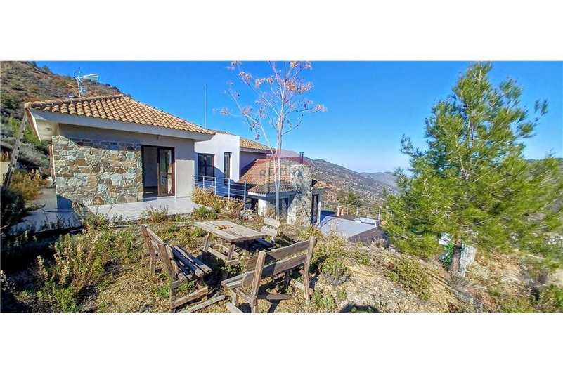 5-bedroom villa for sale: https://www.bazaraki.com/adv/5797854_5-bedroom-villa-for-sale (www.bazaraki.com)