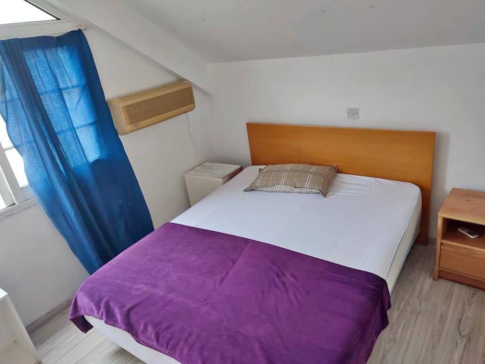 Room for rent short term: https://www.facebook.com/marketplace/item/1017976639966208 (www.facebook.com)