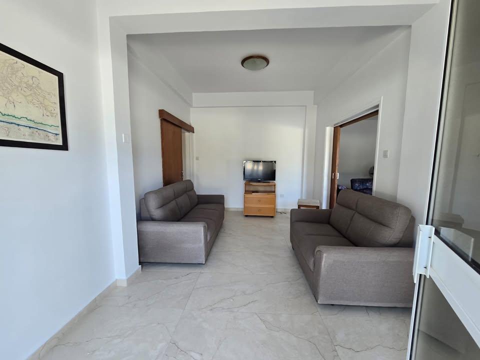 3 Beds 2 Baths House: https://www.facebook.com/marketplace/item/1225569052623149 (www.facebook.com)