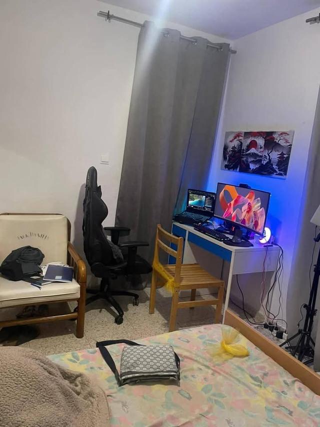 Room for rent: https://www.facebook.com/marketplace/item/4130601597263173 (www.facebook.com)