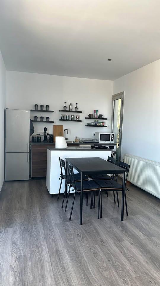 2 Bedroom apartment for rent (NO AGENTS): https://www.facebook.com/marketplace/item/24477565448509948 (www.facebook.com)