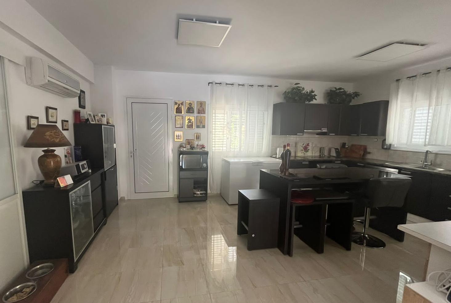 4-bedroom house in Paphos №153688: https://dom.com.cy/en/catalog/rent/153688/ (dom.com.cy)