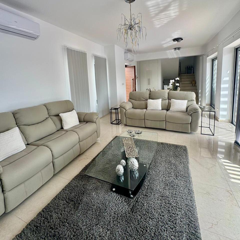 7-bedroom villa in Paphos № 153395: https://dom.com.cy/en/catalog/sale/153395/ (dom.com.cy)