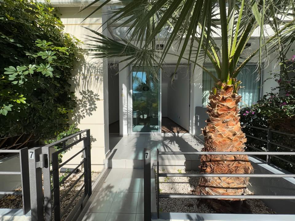 2 beds 2 baths Townhouse: https://www.facebook.com/marketplace/item/1658030904917522 (www.facebook.com)