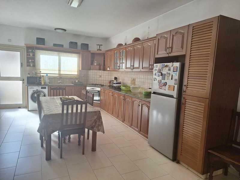 4-bedroom detached house for sale: https://www.bazaraki.com/adv/5797934_4-bedroom-detached-house-for-sale (www.bazaraki.com)