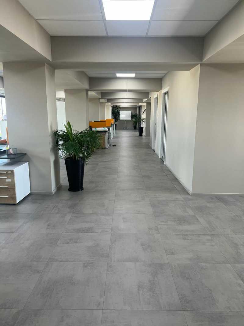 Luxury office available for rent.commercial bulding open space office: https://www.bazaraki.com/adv/5794597_luxury-office-available-for-rent-open-space-of-550sqm-modern-industrial-buildin (www.bazaraki.com)