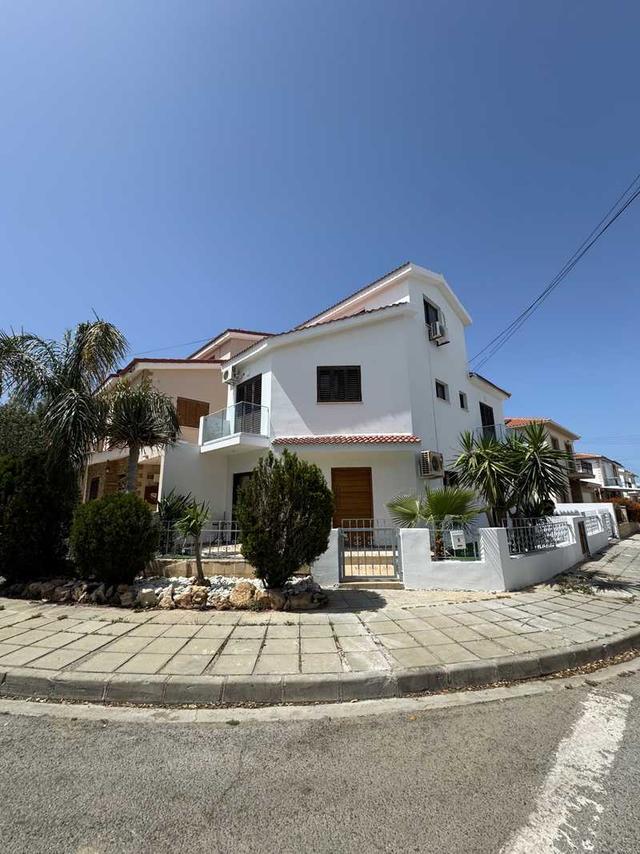 3-bedroom detached house to rent: https://www.bazaraki.com/adv/5799643_3-bedroom-detached-house-to-rent (www.bazaraki.com)