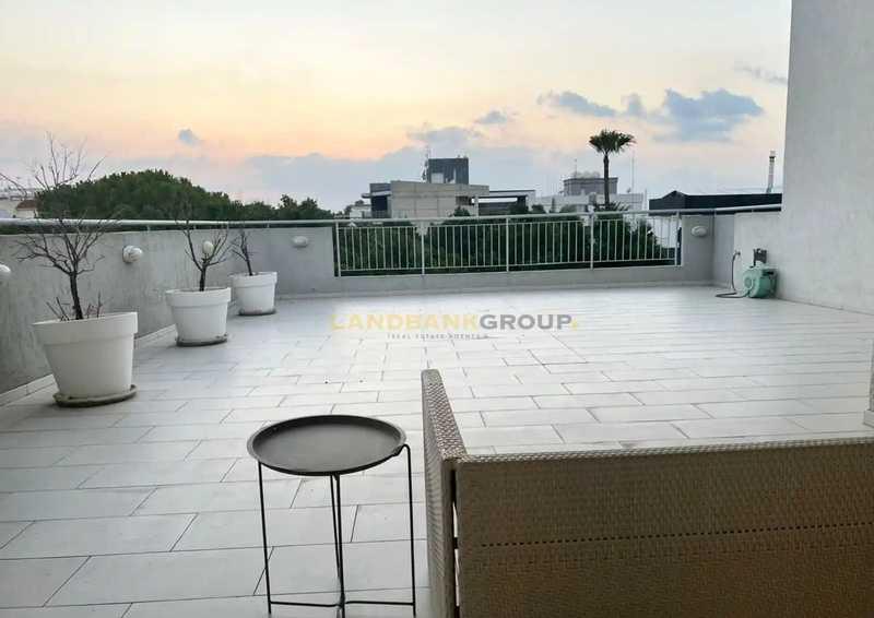 3-bedroom penthouse to rent: https://www.bazaraki.com/adv/5793821_3-bedroom-penthouse-to-rent (www.bazaraki.com)