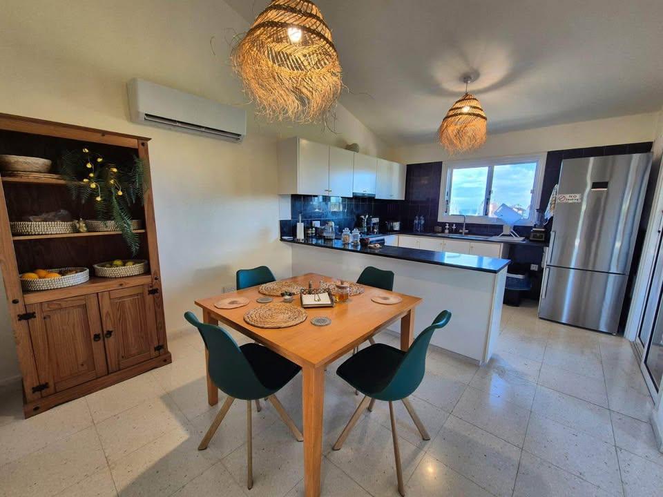 3 bedrooms beautiful house - coral bay: https://www.facebook.com/marketplace/item/1198438262082539 (www.facebook.com)