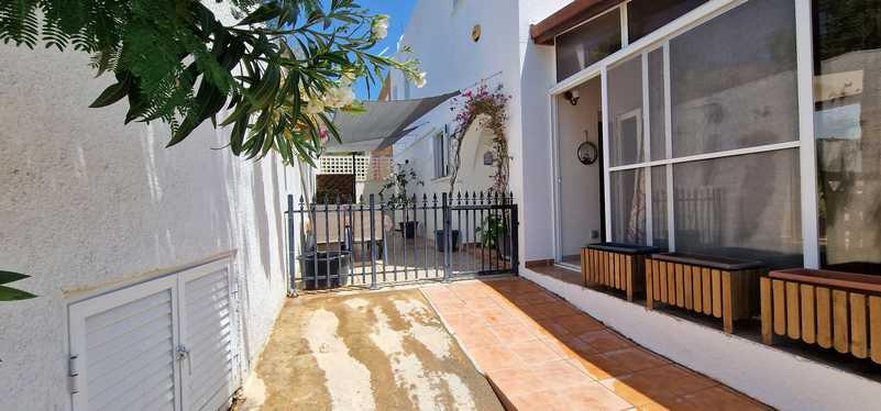 3-bedroom maisonette to rent: https://www.bazaraki.com/adv/5787942_3-bedroom-maisonette-to-rent (www.bazaraki.com)