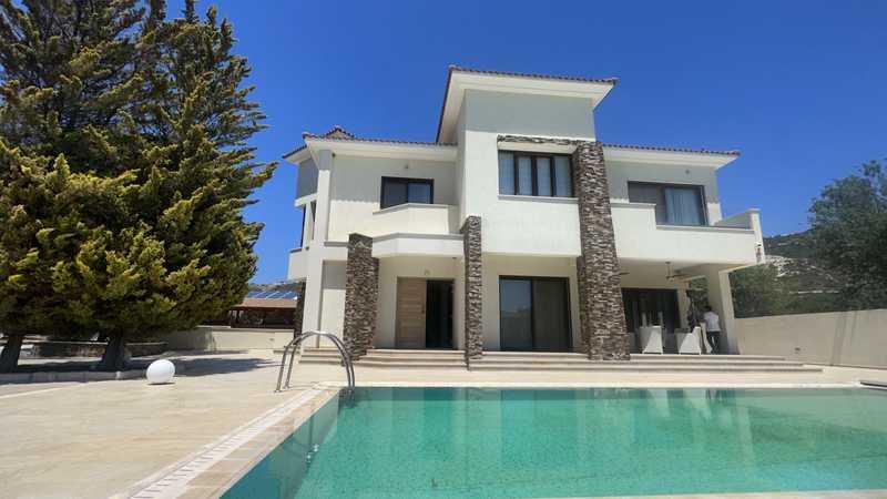 3-bedroom villa to rent: https://www.bazaraki.com/adv/5789066_3-bedroom-villa-to-rent (www.bazaraki.com)