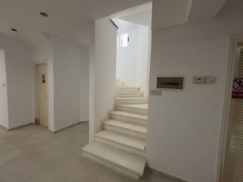 6-bedroom villa to rent: https://www.bazaraki.com/adv/5794250_6-bedroom-villa-to-rent (www.bazaraki.com)