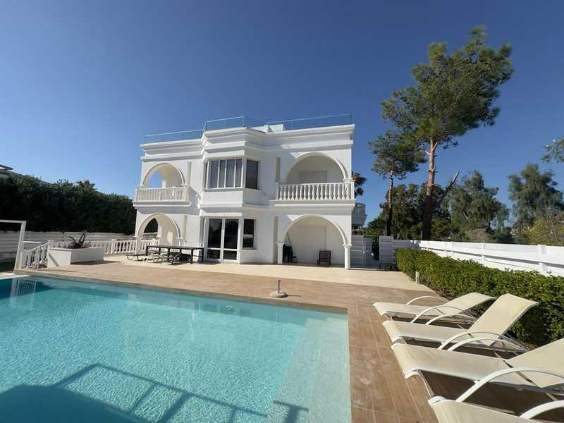 6-bedroom villa to rent: https://www.bazaraki.com/adv/5794250_6-bedroom-villa-to-rent (www.bazaraki.com)