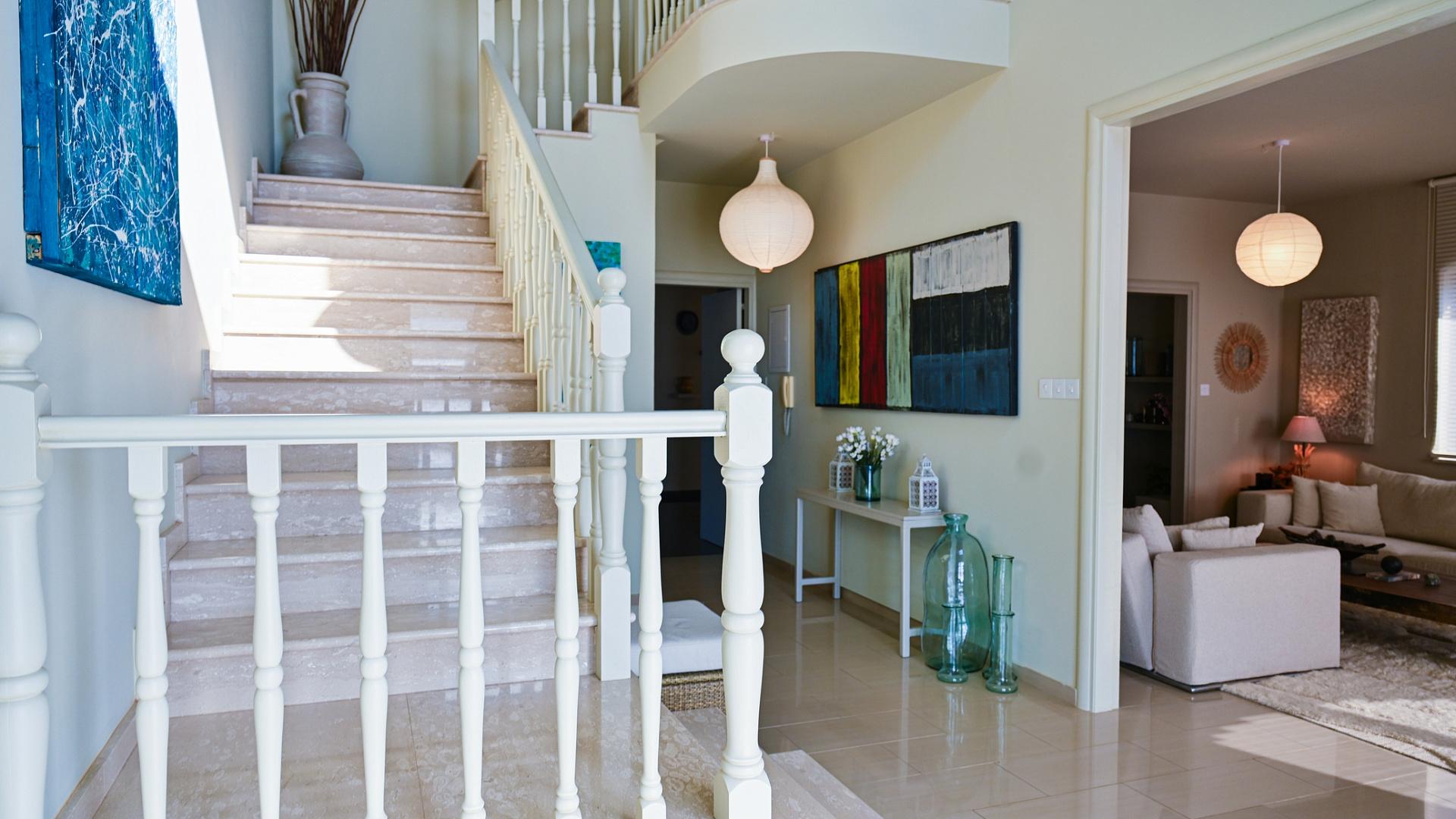 6-bedroom villa in Larnaca № 153177: https://dom.com.cy/en/catalog/sale/153177/ (dom.com.cy)