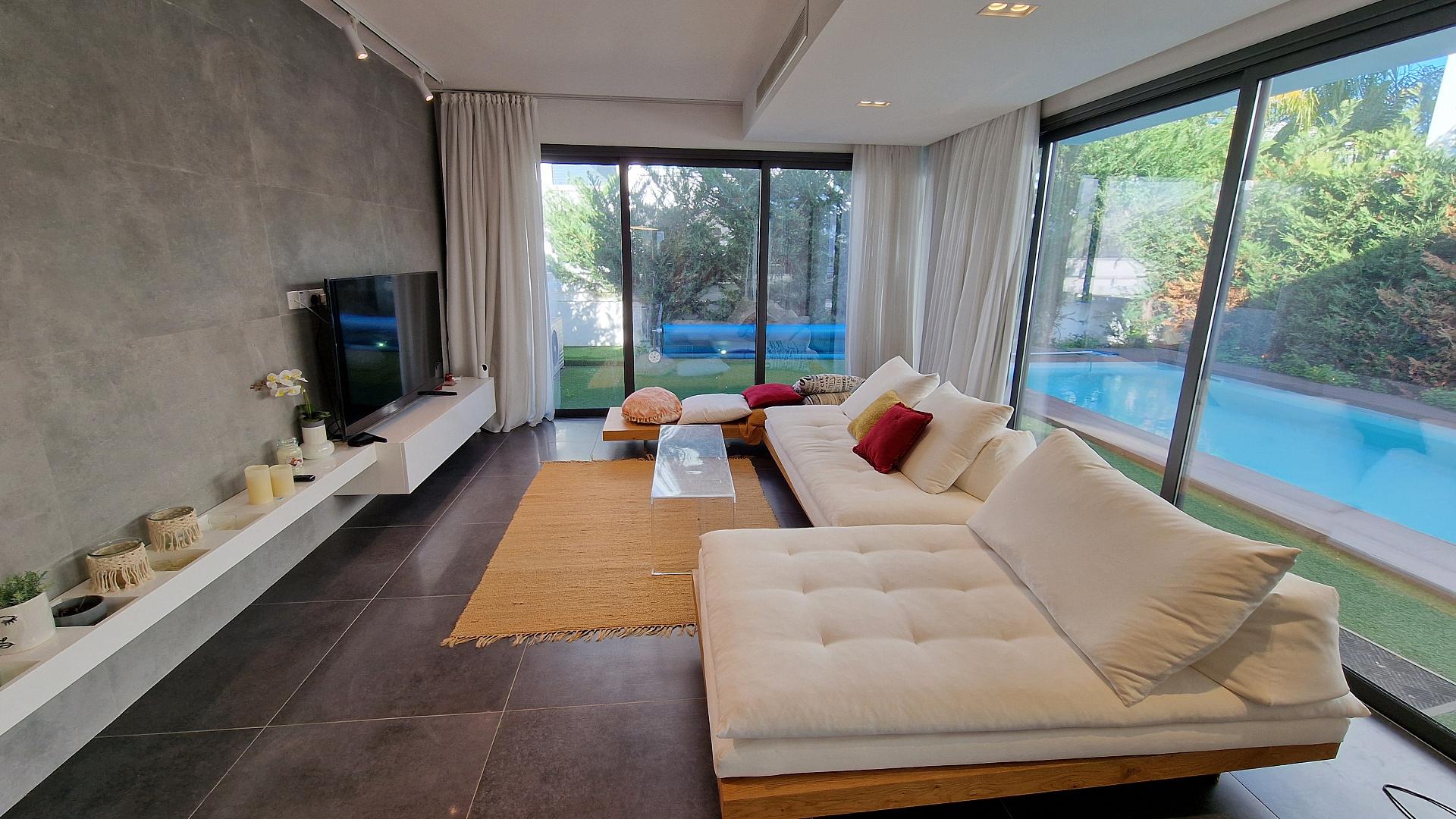 New 3-bedroom villa in Larnaca № 153329: https://dom.com.cy/en/catalog/sale/153329/ (dom.com.cy)